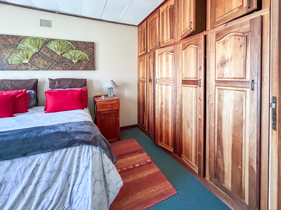 8 Bedroom Property for Sale in Greenfields Western Cape